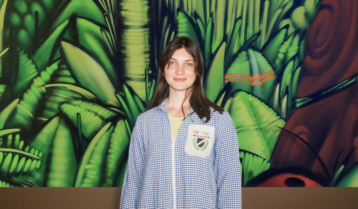 Intern Jaclyn poses in a 5th Avenue Schools class