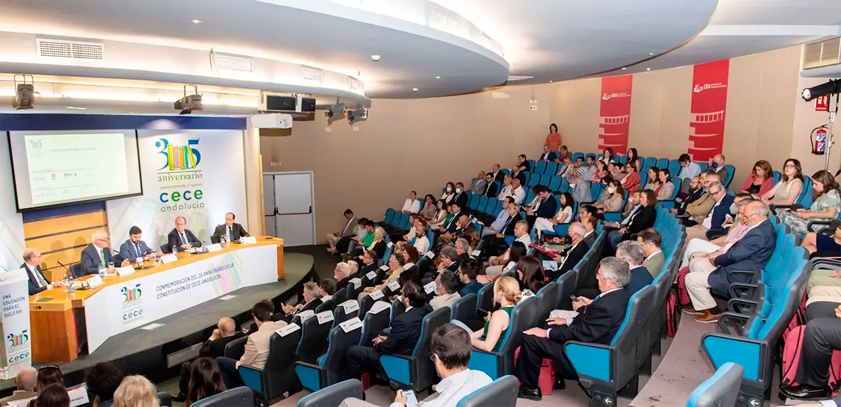 conférence des éducateurs lors d'un événement CECE