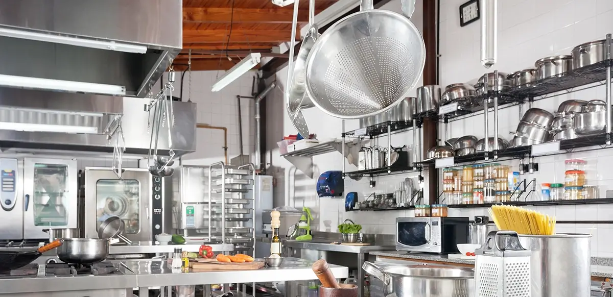 installations de cuisine dans une école maternelle